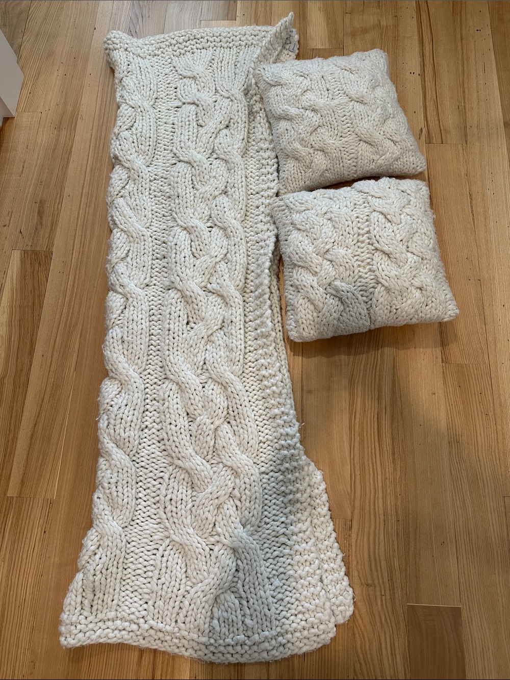 Grandin Road Cable Knit Ivory Throw & Pillow Set